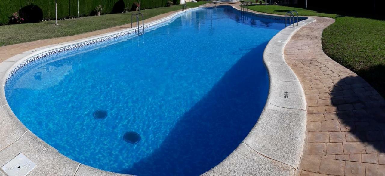 Fabulous Detached Large Villa 5 Bedrooms 3 Bathrooms Backing Onto Villamartin Golf Course Exterior foto