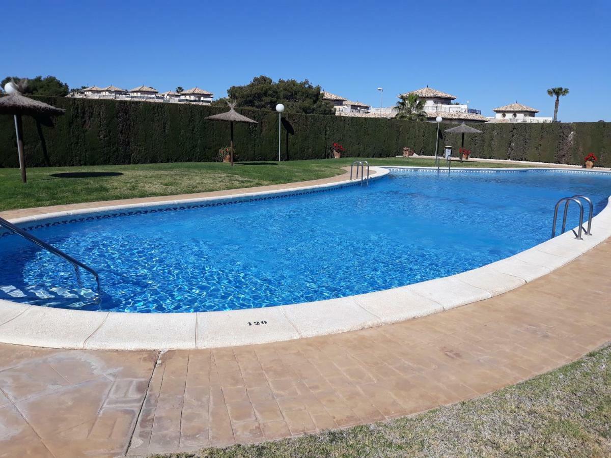 Fabulous Detached Large Villa 5 Bedrooms 3 Bathrooms Backing Onto Villamartin Golf Course Exterior foto